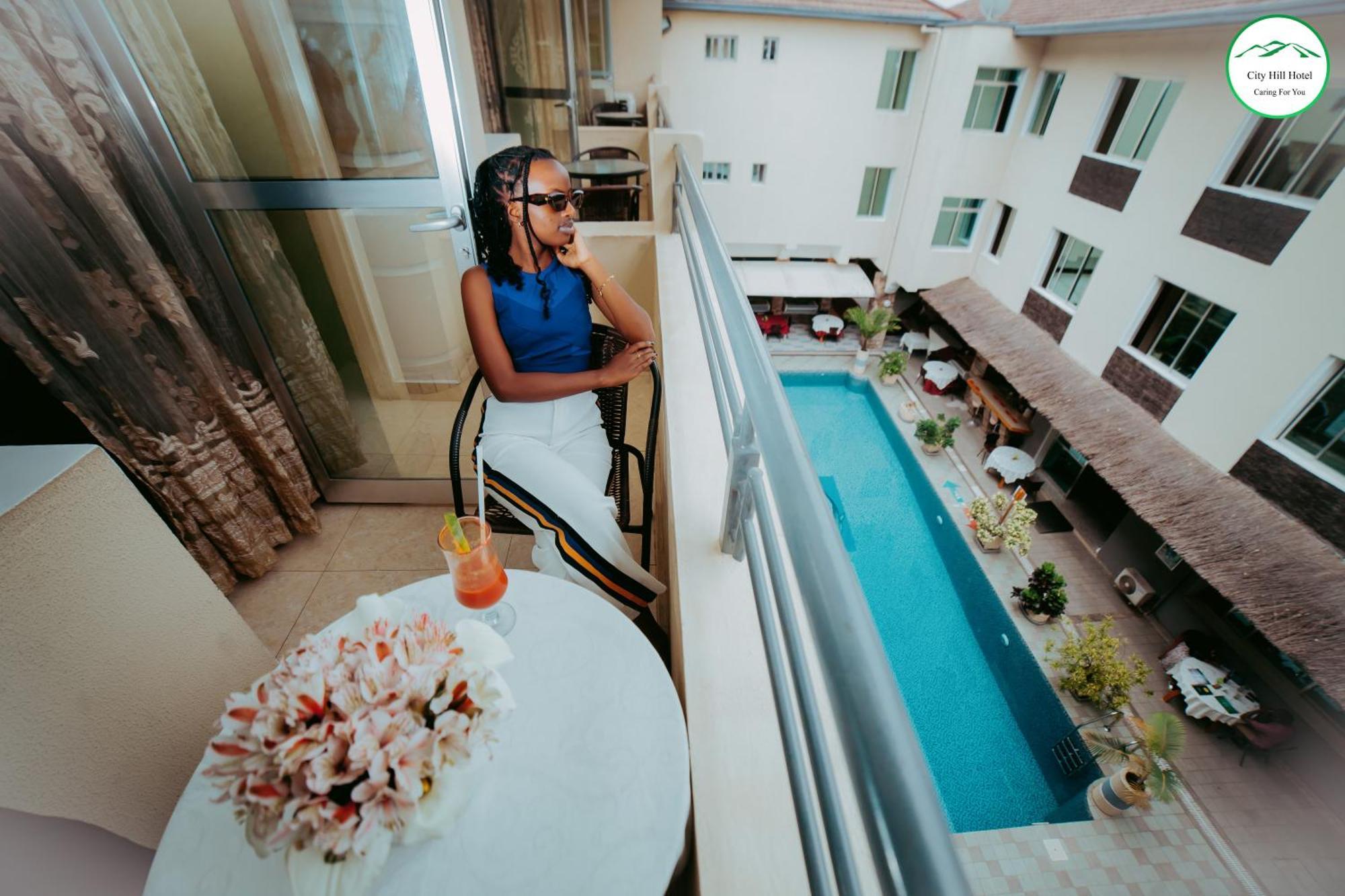 City Hill Hotel 부줌부라 외부 사진