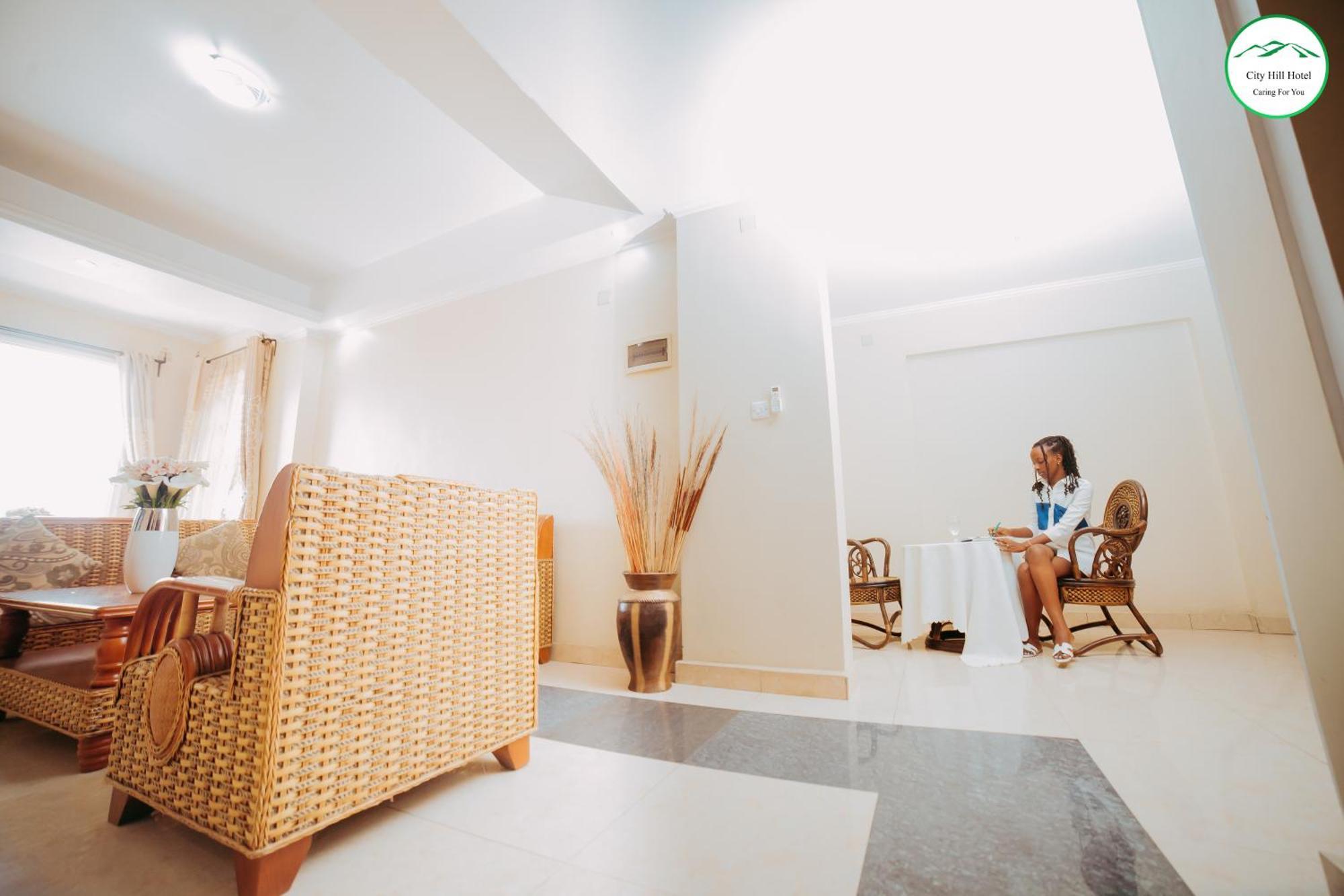 City Hill Hotel 부줌부라 외부 사진